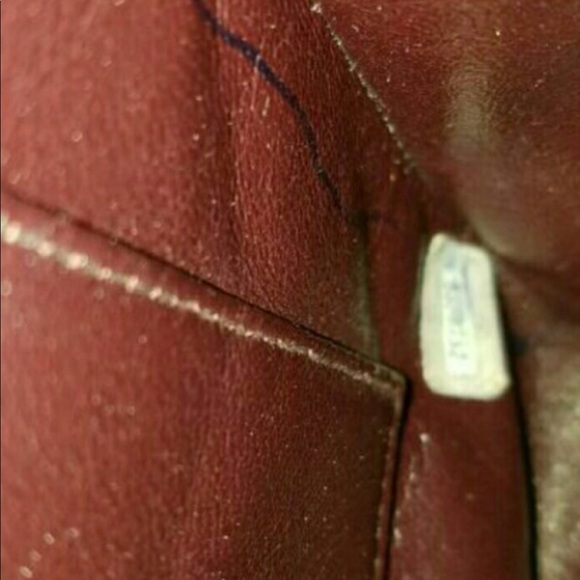 Authentic Chanel leather brown handbag. - Picture 4 of 5